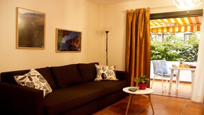 TV - Quiet apartment with terrace and private garden, pool and wifi (Puerto de La Cruz)