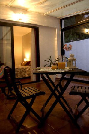 1 slaapkamer, een strijkplank/strijkijzer, wifi, beddengoed