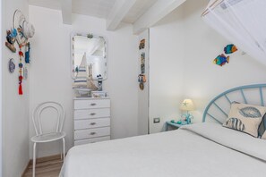 2 slaapkamers, een strijkplank/strijkijzer, reisbedje, wifi