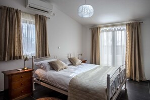 7 bedrooms, free WiFi, bed sheets