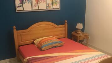 1 chambre, fer et planche à repasser, Wi-Fi gratuit, draps fournis