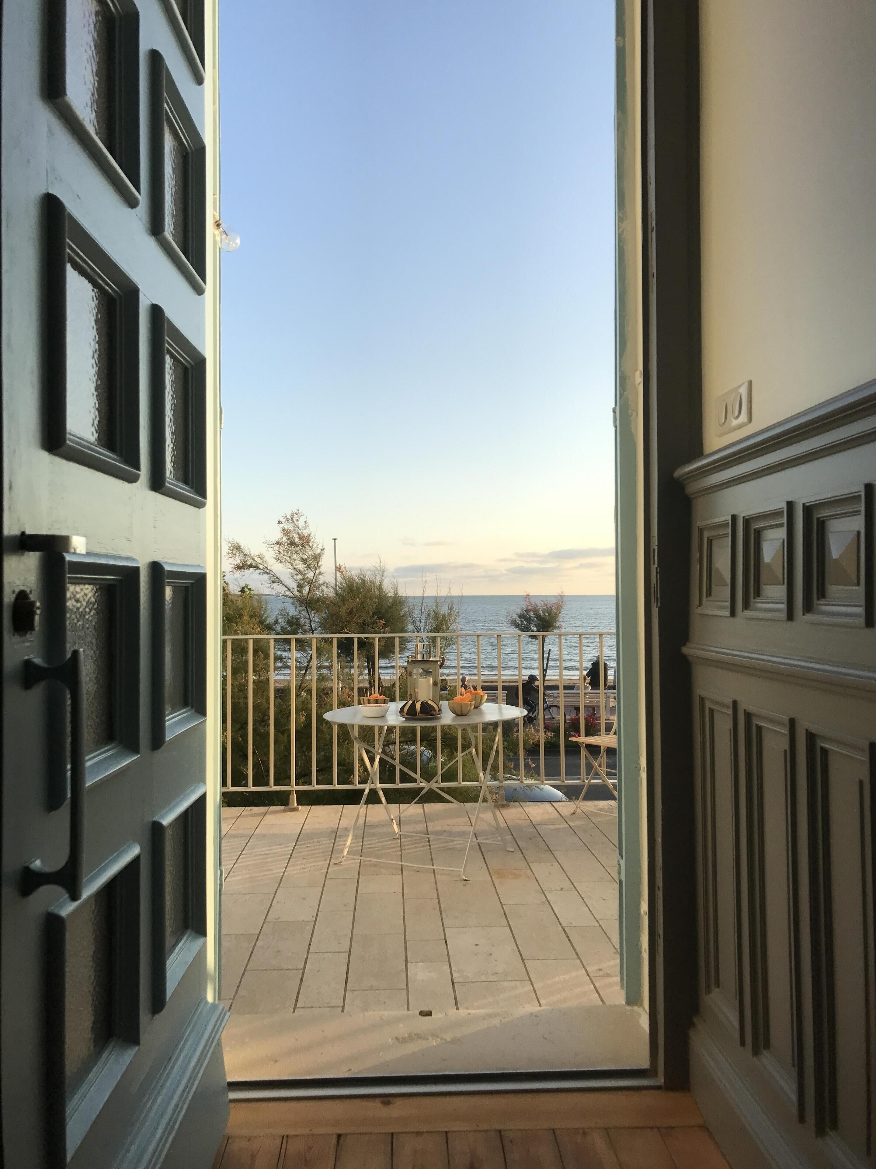 Belle Epoque villa on the beach, full sea view