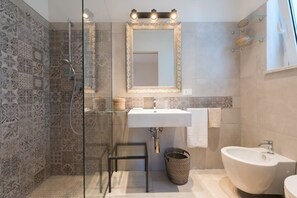 Shower, hair dryer, bidet - Villa Zagara - Villa with pool (Ispica)