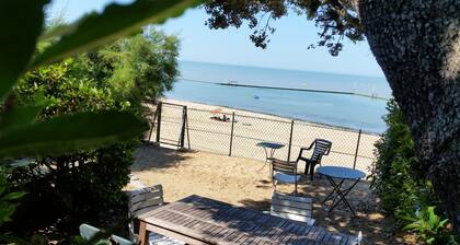 Fouras, Villa with character, direct private access to the beach.