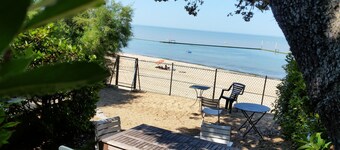 Fouras, Villa with character, direct private access to the beach.