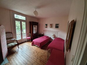 4 عدّة غرف نوم ومكتب ومكواة/لوح كي وواي فاي مجانًا