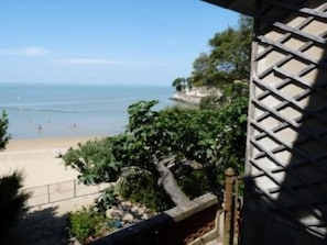 On the beach, sun loungers - Fouras, Villa with character, direct private access to the beach. (Fouras)
