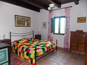 4 chambres, fer et planche à repasser