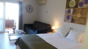 Iron/ironing board, Internet, bed sheets