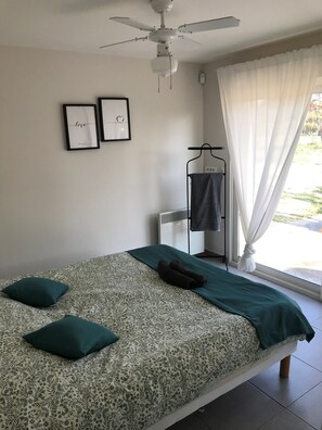 2 bedrooms, iron/ironing board, travel crib, WiFi - Villa with private pool in the countryside near the village (Mazan)