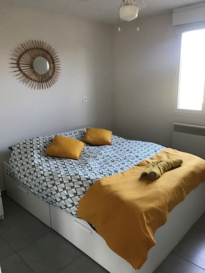 2 slaapkamers, een strijkplank/strijkijzer, reisbedje, wifi (toeslag)
