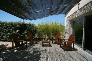 Terrace/patio - Villa with private pool in the countryside near the village (Mazan)
