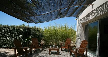 Villa con piscina privada en el campo cerca del pueblo.