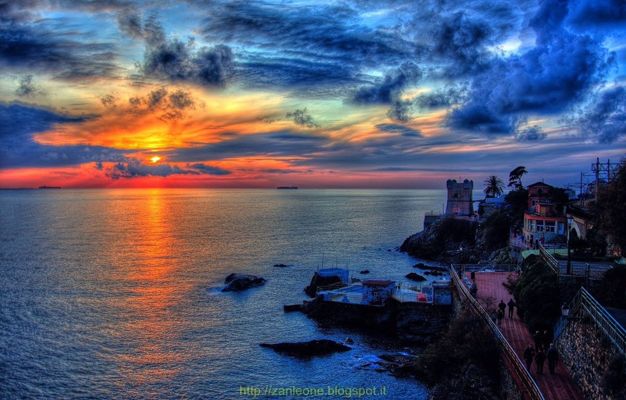 Nær stranden og strandhåndklær