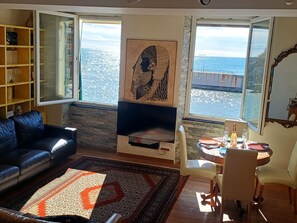 Smart TV, books - the best place to visit Genoa (Genova)