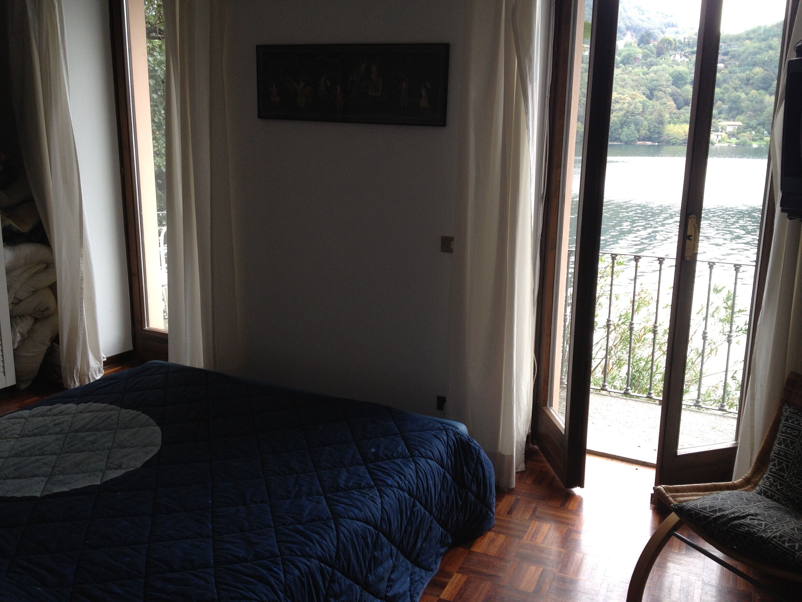 Beautiful 100 sqm apartment with private garden directly on the lake