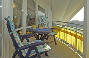 Outdoor dining - Modern friendly 4 star apartment in the Allgäu (Altusried)