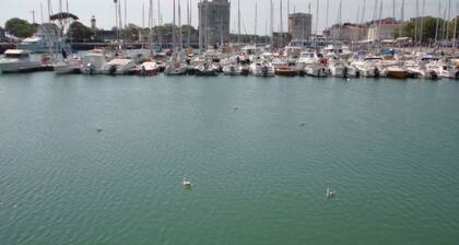 AU COEUR DE LA ROCHELLE - ĂTĂ