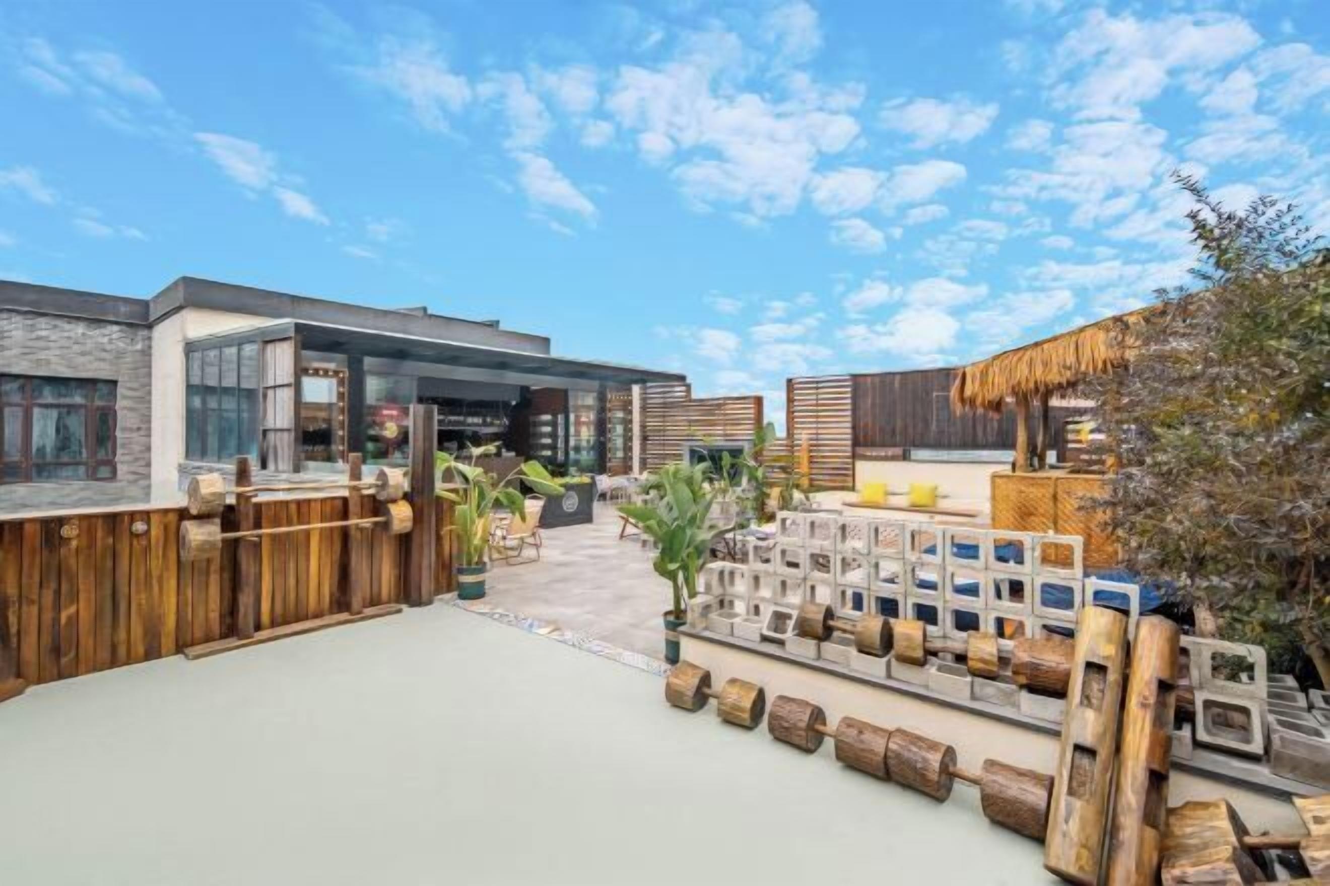 Bar (trong khuôn viên)