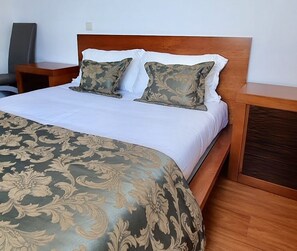 3 dormitorios, tabla de planchar con plancha, wifi gratis y ropa de cama