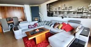 Smart TV, fireplace, stereo