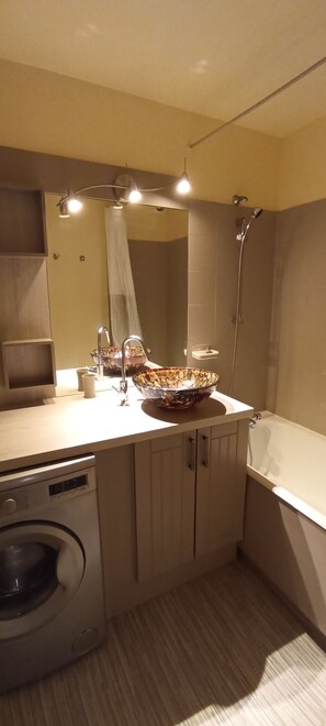 Bathtub