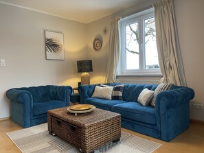 TV - Sunny, spacious & fully equipped, castle views, close to lake/beach, restaurants (Schwangau)