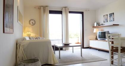 Essential and original seaside apartment in San Teodoro