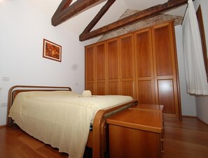 1 bedroom, iron/ironing board, travel crib, free WiFi - Formosa Apartment: A Wonderful Holiday in the Heart of Gorgeous Venice (Venezia)