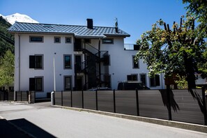 Exterior - Cosy Central Apartment with Terrace (Chamonix-Mont-Blanc)