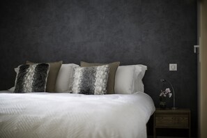 2 chambres, fer et planche à repasser, Wi-Fi gratuit, draps fournis