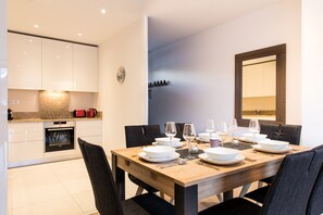 Dining - Cosy Central Apartment with Terrace (Chamonix-Mont-Blanc)