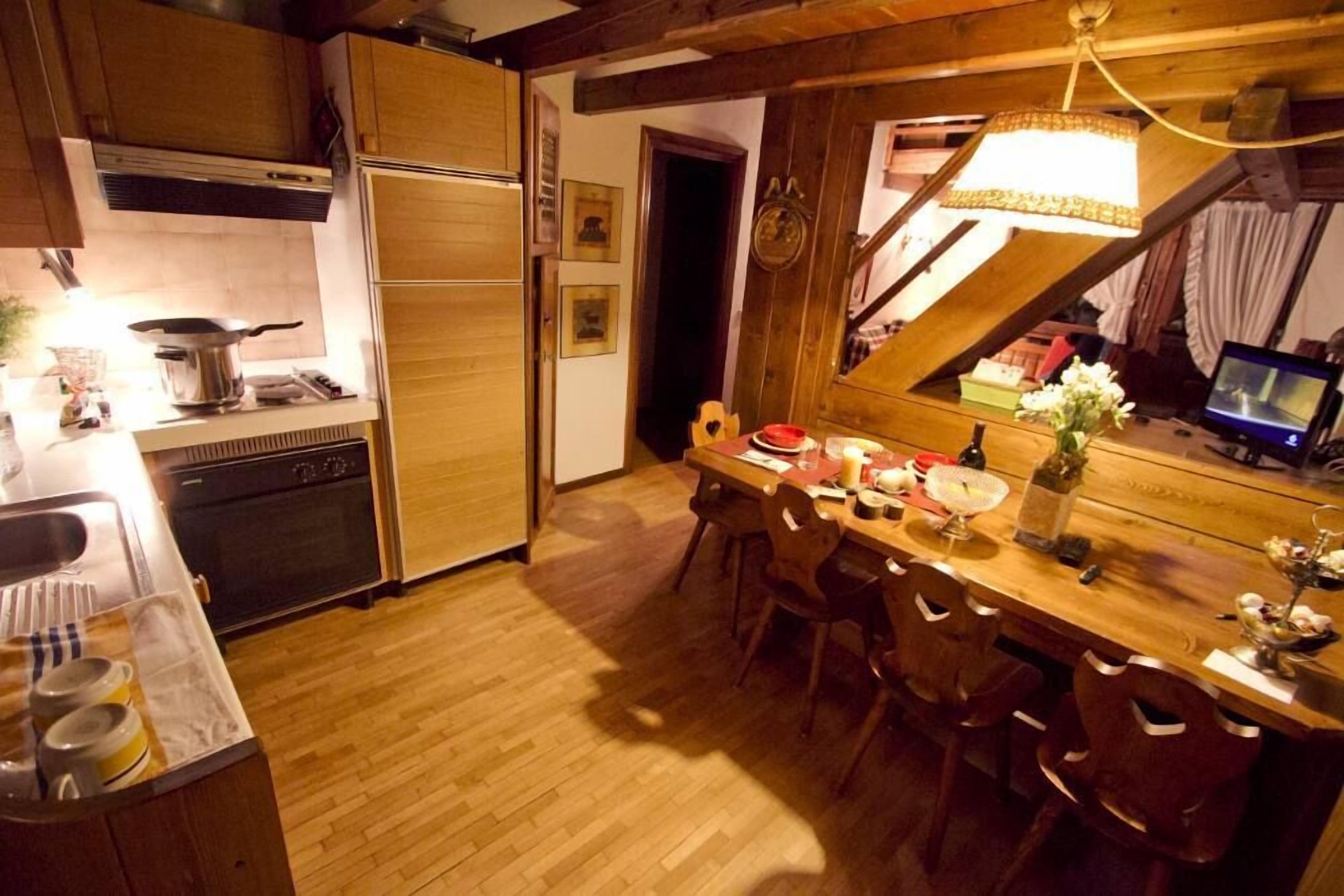 Frigorifero, forno, piano cottura, lavastoviglie