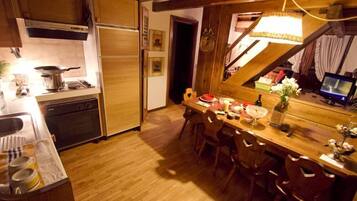 Frigorifero, forno, piano cottura, lavastoviglie