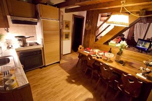 Frigorifero, forno, piano cottura, lavastoviglie