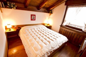 3 slaapkamers, een strijkplank/strijkijzer, reisbedje, gratis wifi