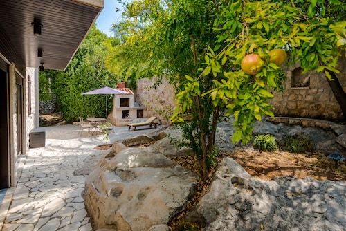 Peaceful Villa, 1 Minute Walk To The Beach 