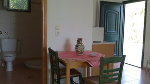 Departamento, 1 habitación | Área de sala de estar | Televisión 