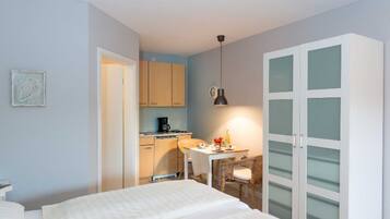 1 bedroom, in-room safe, WiFi, bed sheets