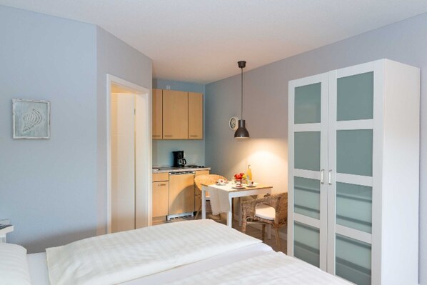 1 bedroom, in-room safe, WiFi, bed sheets