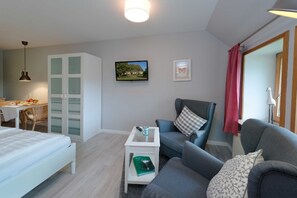 1 bedroom, in-room safe, WiFi, bed sheets