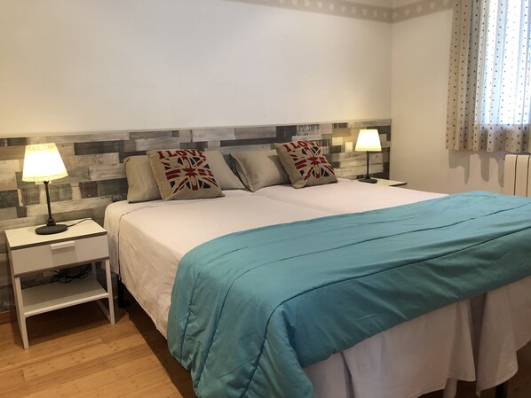 5 Schlafzimmer, Zimmersafe, Bügeleisen/Bügelbrett, Reisekinderbett