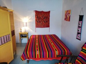 3 slaapkamers, een strijkplank/strijkijzer, reisbedje
