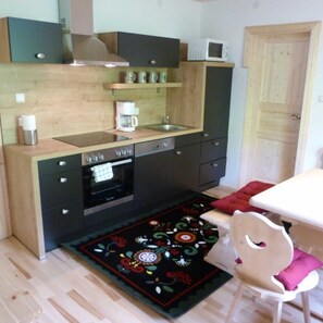 Kühlschrank, Mikrowelle, Ofen, Geschirrspüler