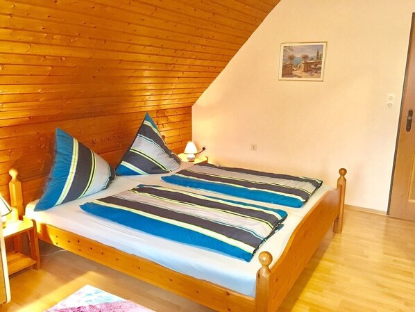 2 bedrooms, travel cot