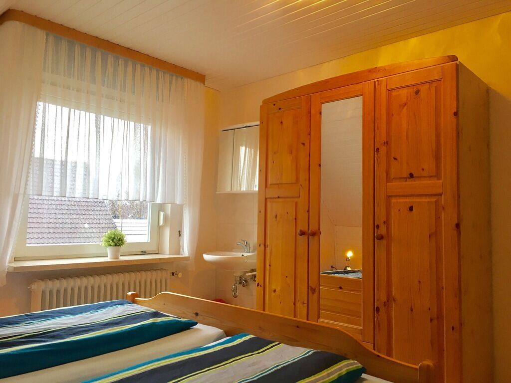 2 Schlafzimmer, Reisekinderbett