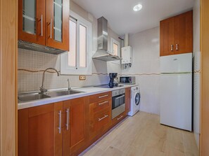 Réfrigérateur, micro-ondes, four, cafetière/bouilloire