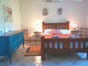 2 makuuhuonetta, silitysrauta/-lauta, Wi-Fi, vuodevaatteet