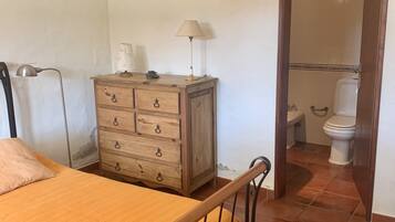 4 Schlafzimmer, Bügeleisen/Bügelbrett, kostenloses WLAN, Bettwäsche