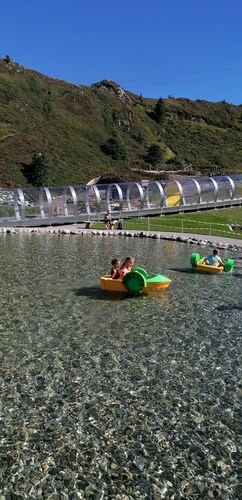 Stilvolle, neue Wohnung, schöner Blick auf die Berge, WLan, Bus direkt vorm Haus